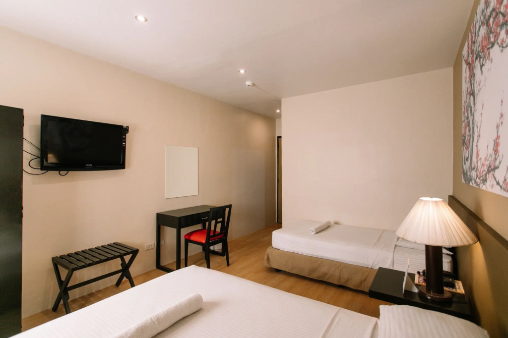 Dynasty Tourist Inn