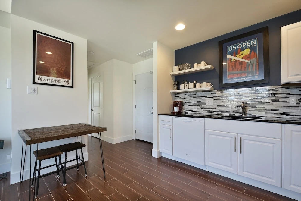 1BR Newly Built East Downtown Austin Apartment by RedAwning