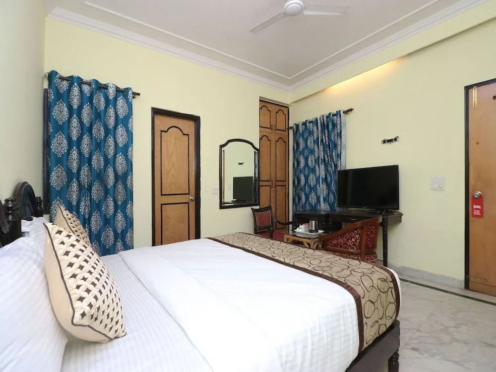 OYO 12311 Hotel Annus Holidays