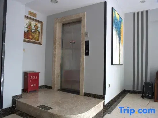 Huaji Business Hotel