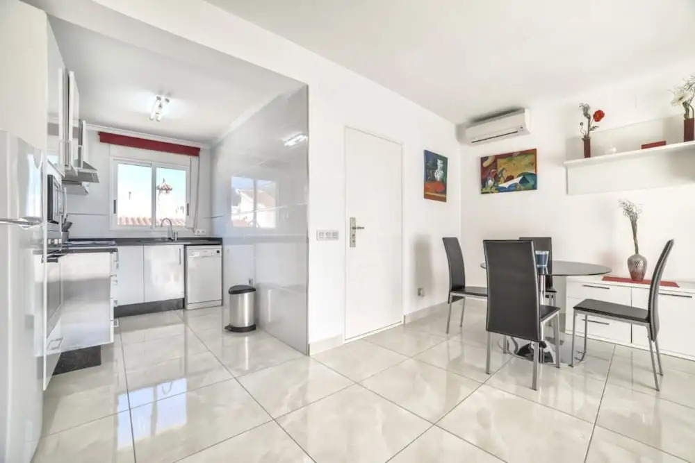Villa - 2 Bedrooms with Pool and WiFi - 104987