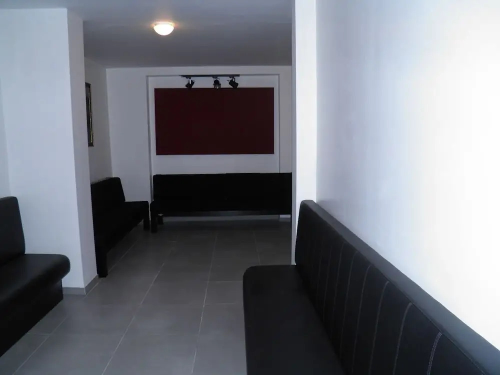 Holidays Hostel Midi