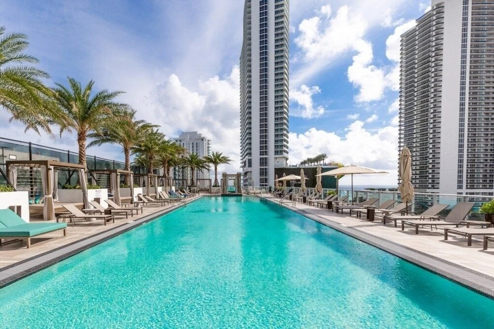 Hyde Beach House Luxury -resort 3 Bedroom Condo by RedAwning
