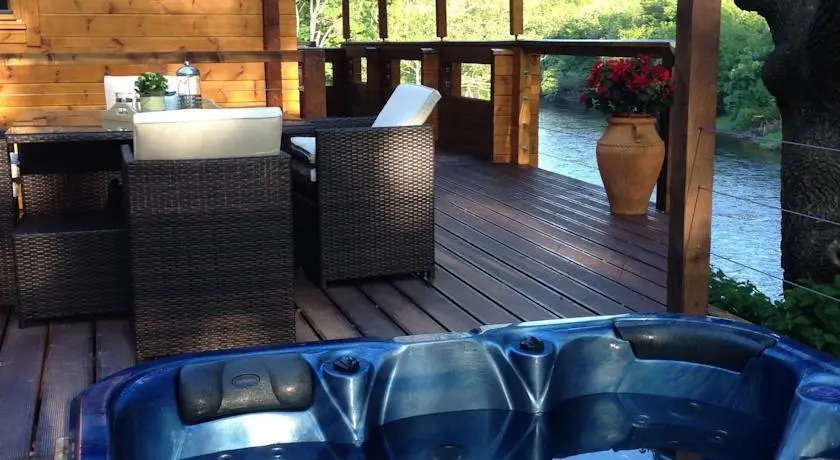 Coed-Y-Glyn Log Cabins