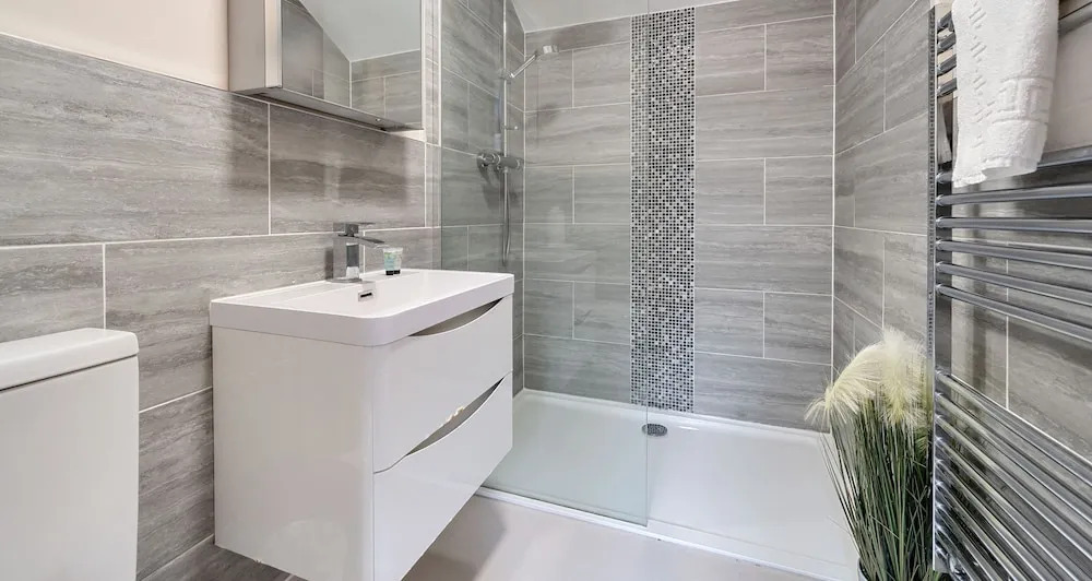 London Street Apt By REDWOOD STAYS