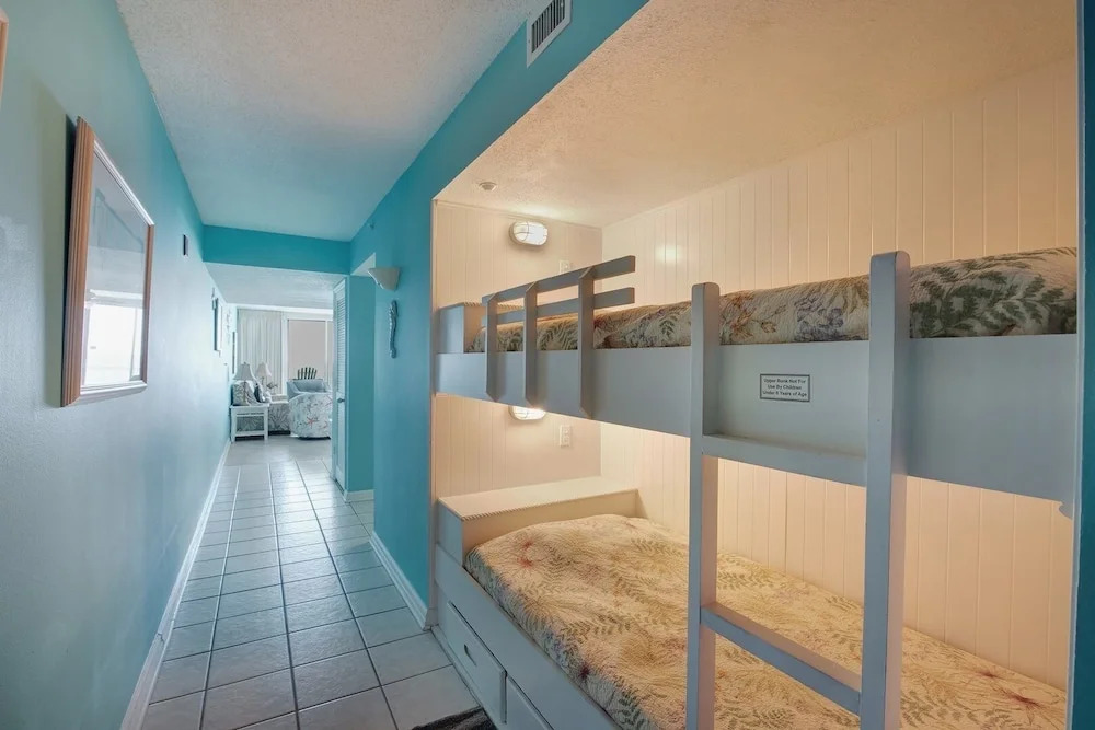 Pelican Beach 0710 1 Bedroom Condo by Pelican Beach Management
