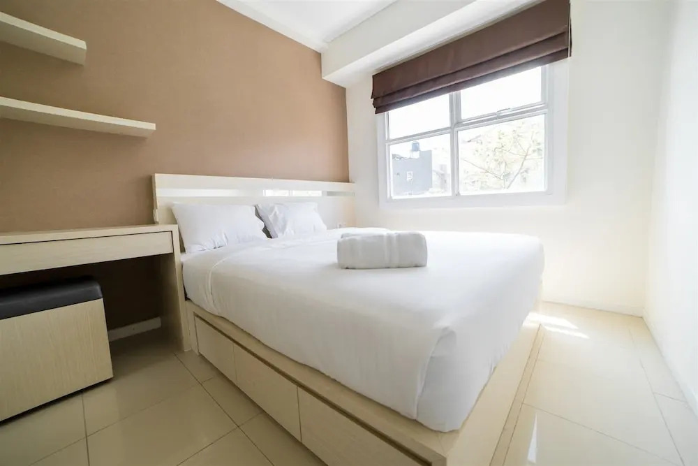 Contemporary 1BR Near Cihampelas at Parahyangan Residence Apartment By Travelio