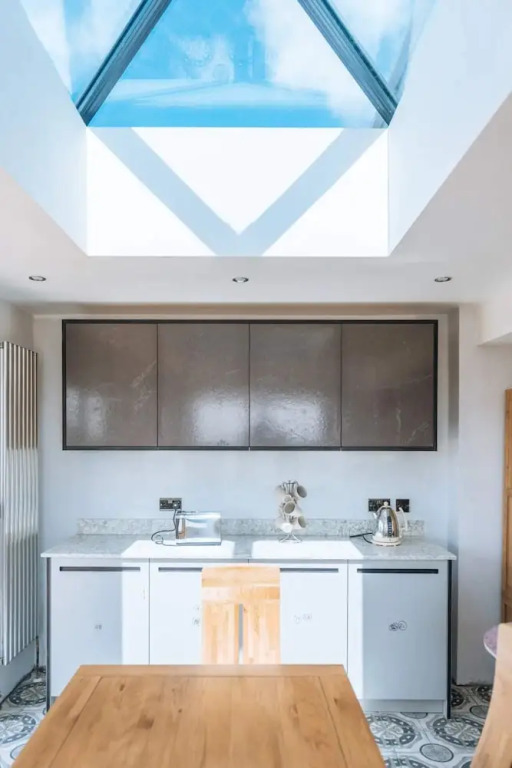 Lush & Spacious 3BD House - East Brighton