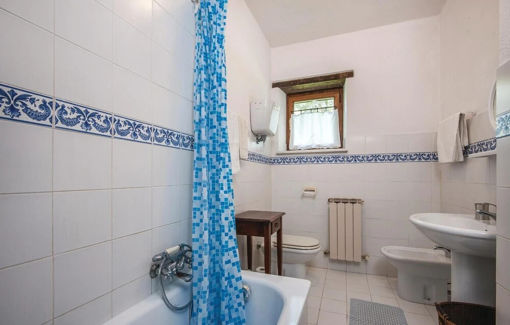 2 Bedroom Lovely Home In Trequanda Si