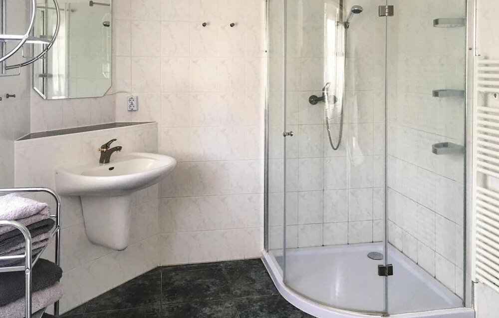 Stunning Home in Bad Saarow With 4 Bedrooms and Wifi