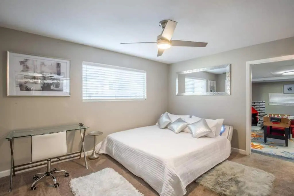 Modern Tempe Gem w Sparkling Pool and Game Room