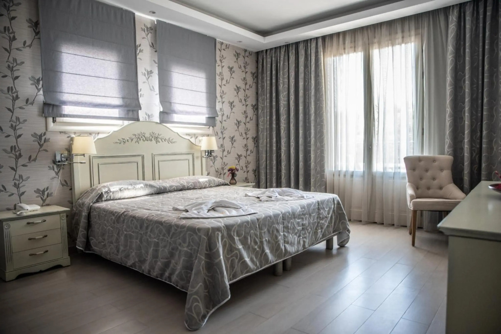 Alma Hotel