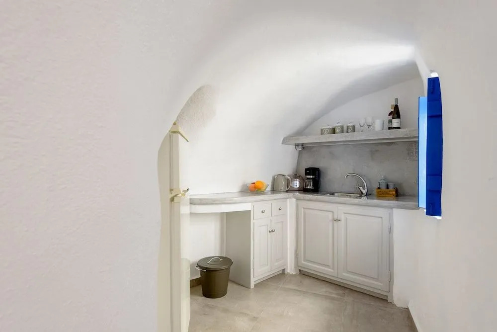 Ianthe Apartments & Villa