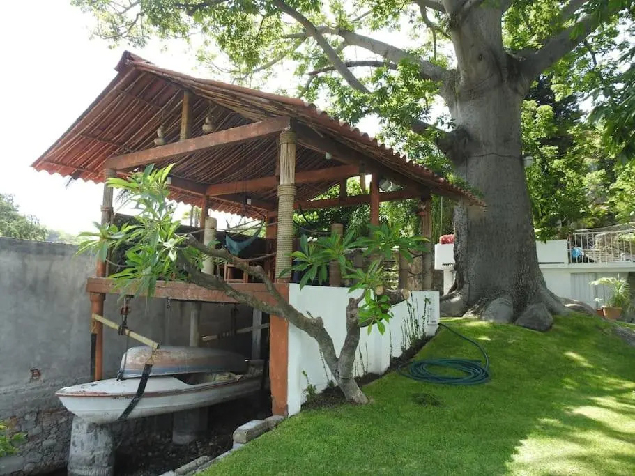 Habitación independiente a pie del lago con AC