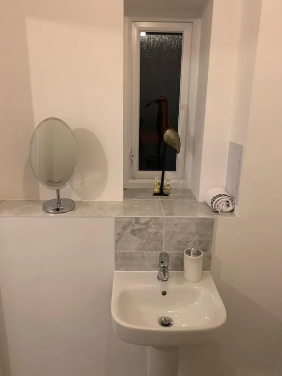 Pristine 3-bed House in Grays