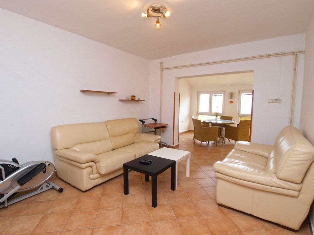 Apartment 1383