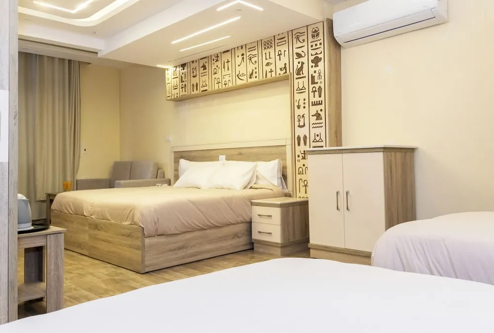 Hassan Pyramids Hotel & free access Rooftop & airport pickup
