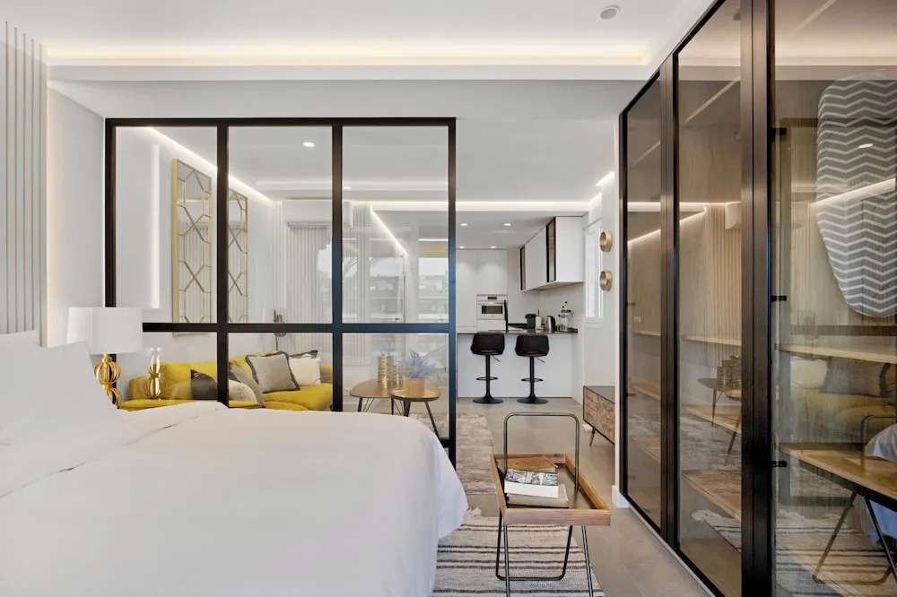 Golden Mile Lux Sea View Suite & Balcony