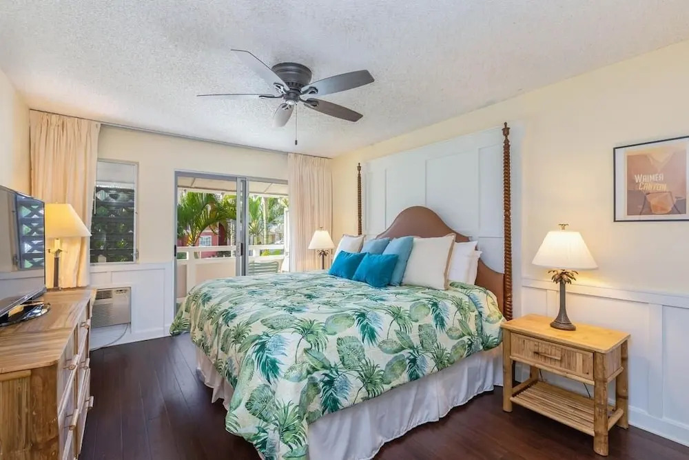 Beautifully Upgraded, Full Kitchen, Comfy King Bed, Ac 1 Bedroom Condo by RedAwning