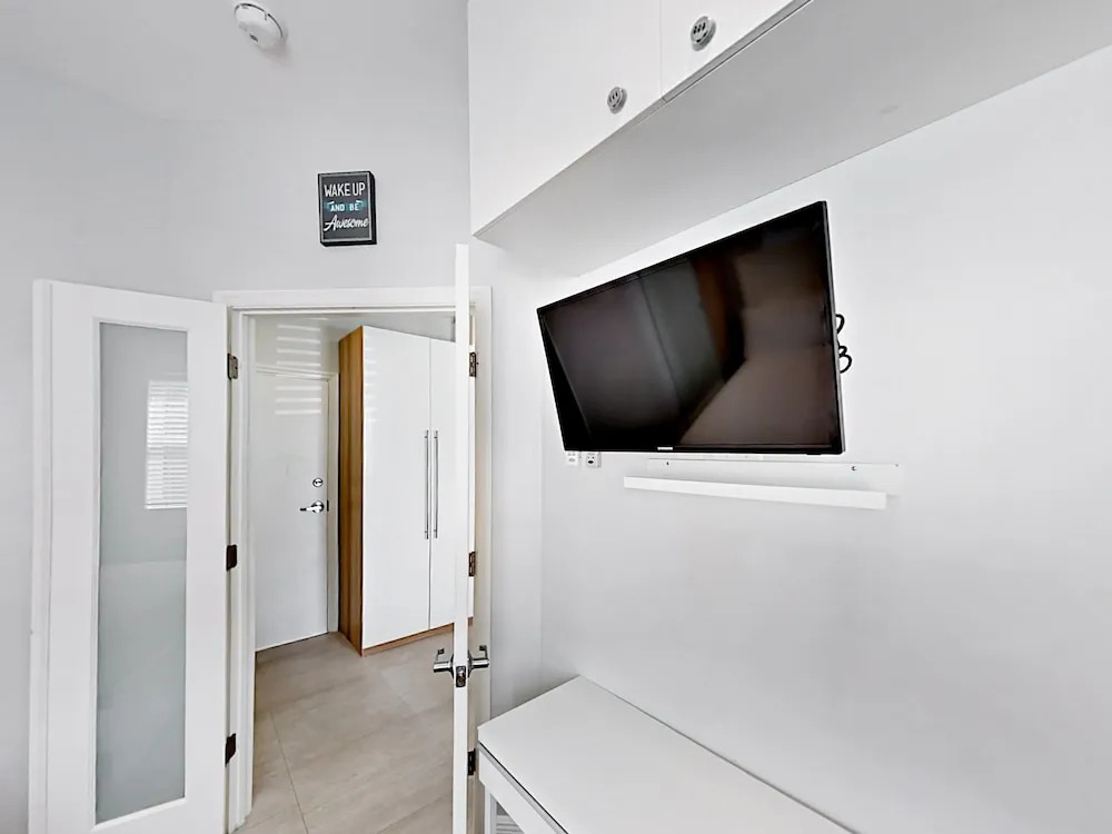 Limescape  - One Block From Boardwalk! 1 Bedroom Cabin