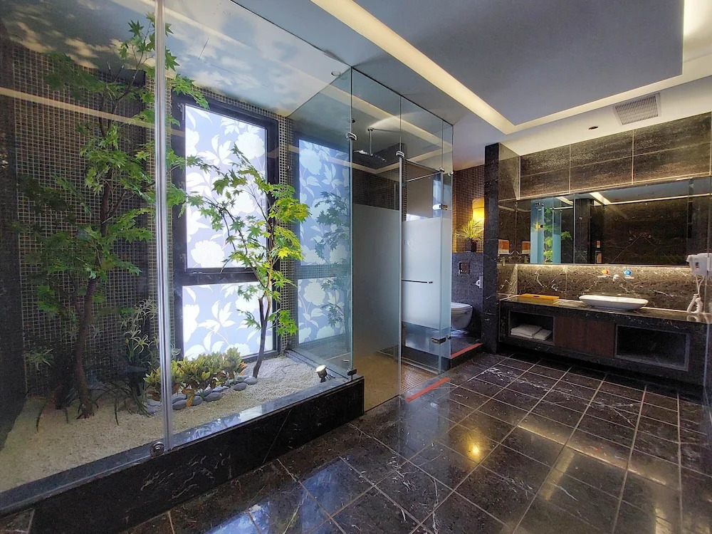 Elysees Motel