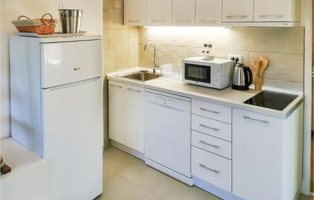 Beautiful Apartment in Utjeha With Wifi