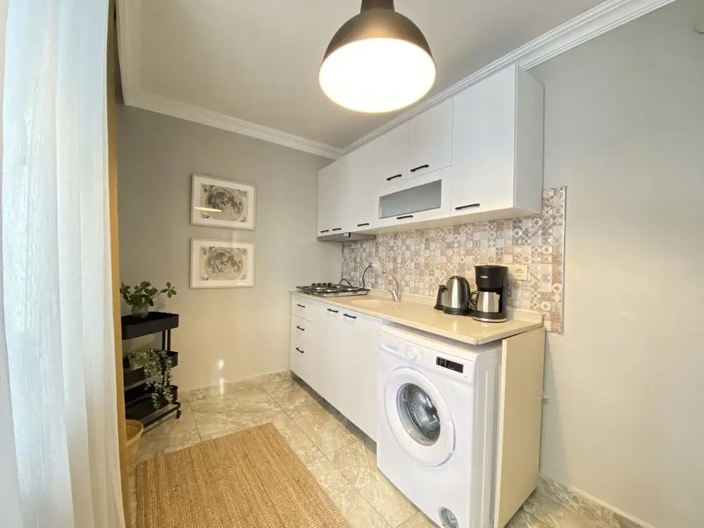Central and Charming Flat With Balcony in Sisli