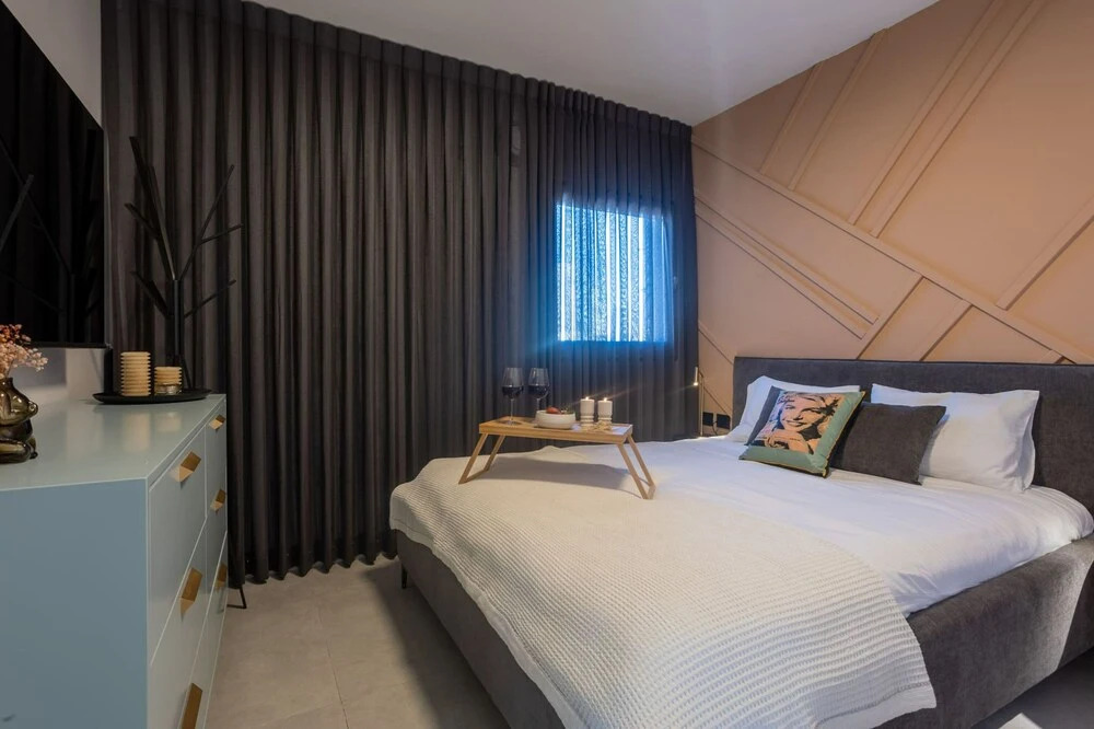 YalaRent Flora- Designed 1BR penthouse