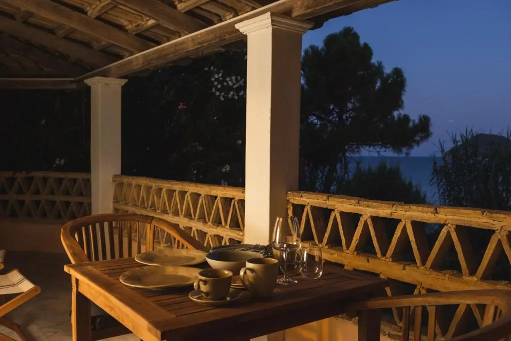Private Studio Apartment, Unique Location - Sea View