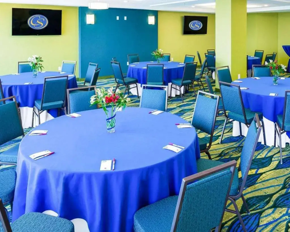 Comfort Suites Beachfront