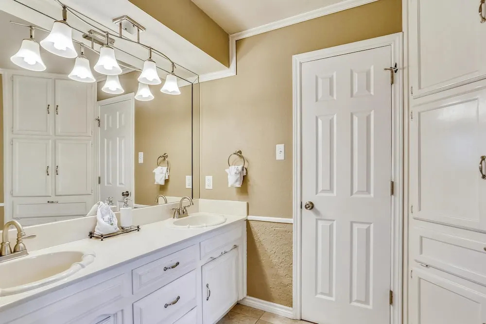 Franklin Mansion - Huge Near Stadiums W/pool & Hot Tub 5 Bedroom Estate