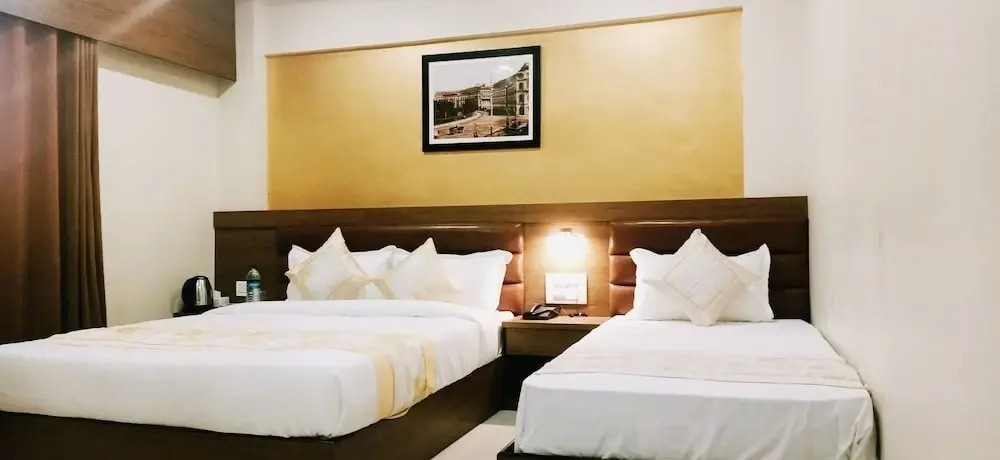 Deluxe Inn