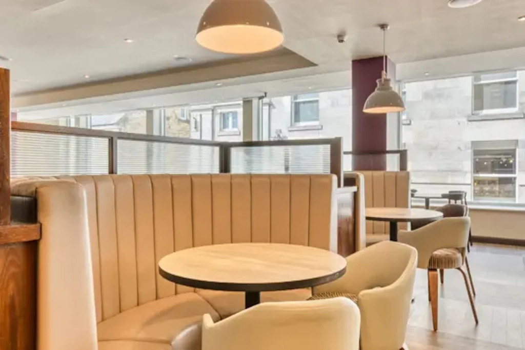 Premier Inn Edinburgh Cc Waverley