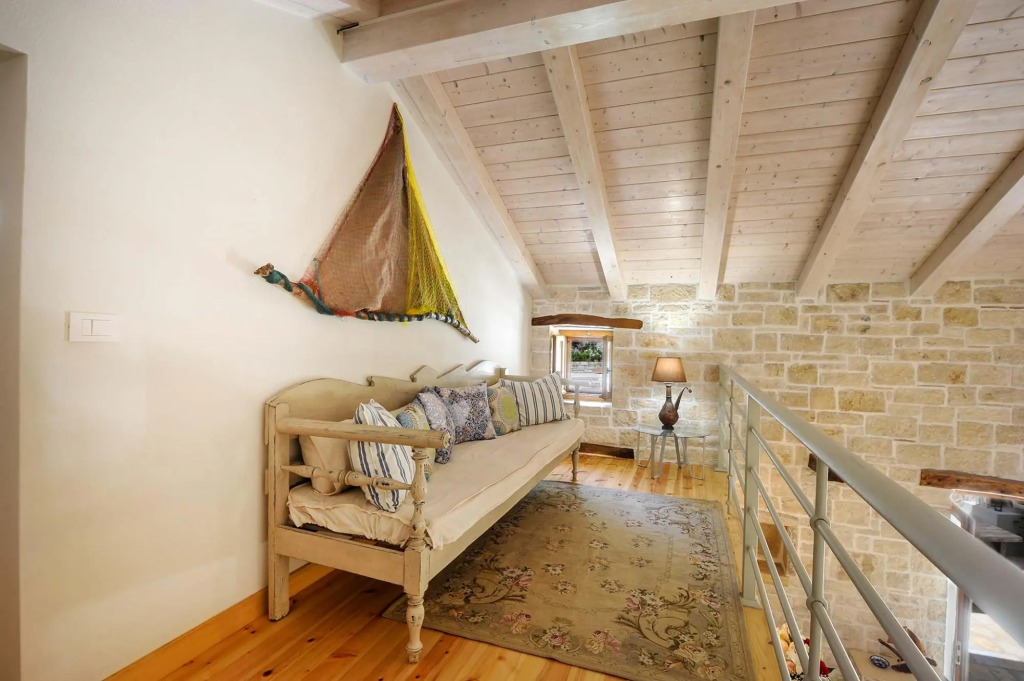 Leonora House by PaxosRetreats