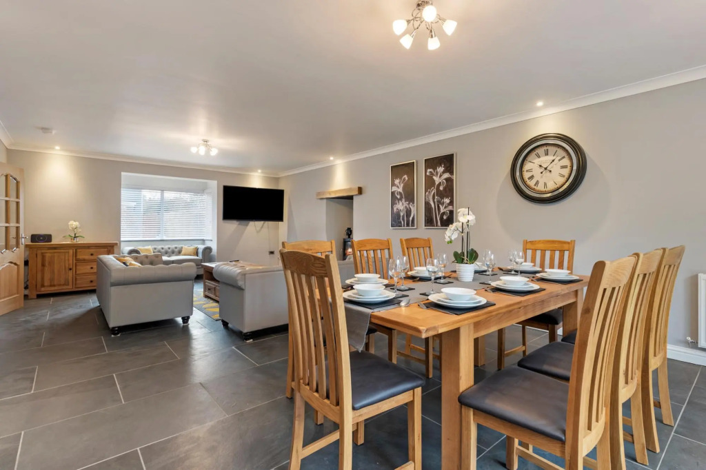 Maynor - Large Luxury House, Log Burner, Central Location