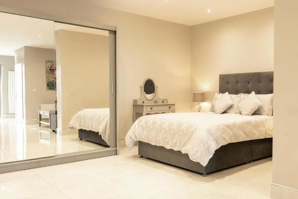 The View Apartment 2, Newry - Luxury Open Plan Apartment with City Views
