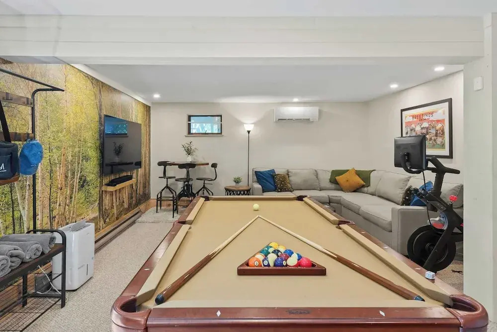 Waterside Haven by Avantstay Lakefront, Hot Tub, Game Room, Fire Pit
