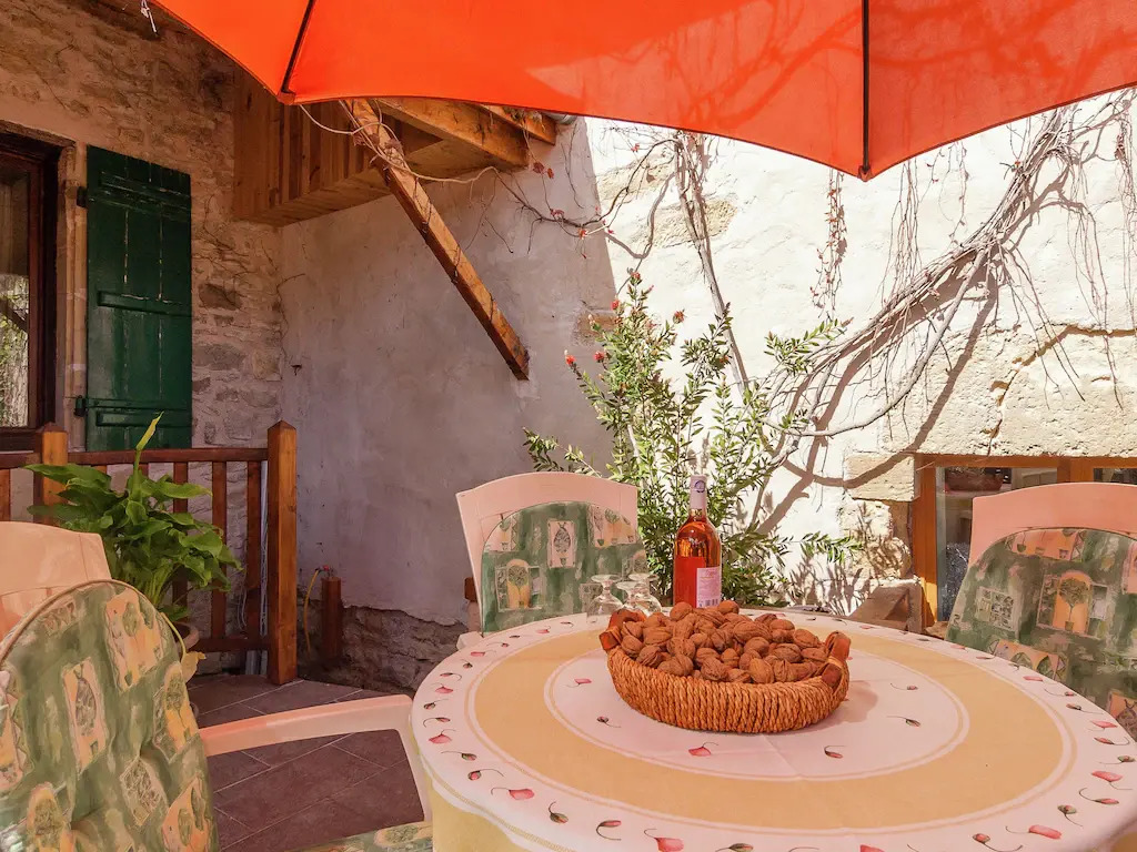 Elegant Holiday Home in Coubjours with Private Garden