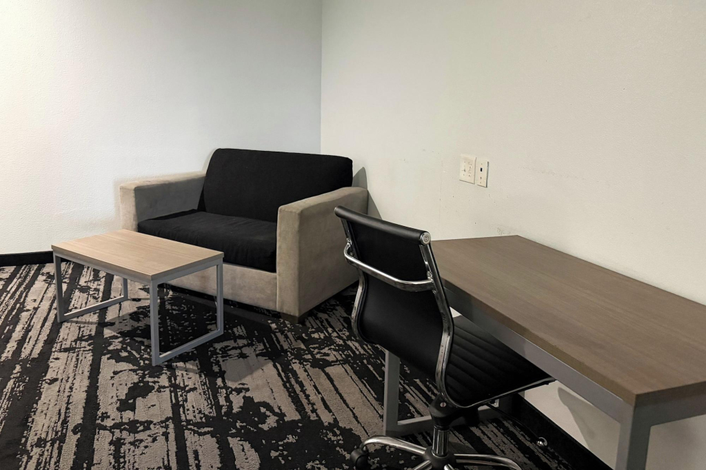 Hotel Royale IAH Airport North Houston I-45