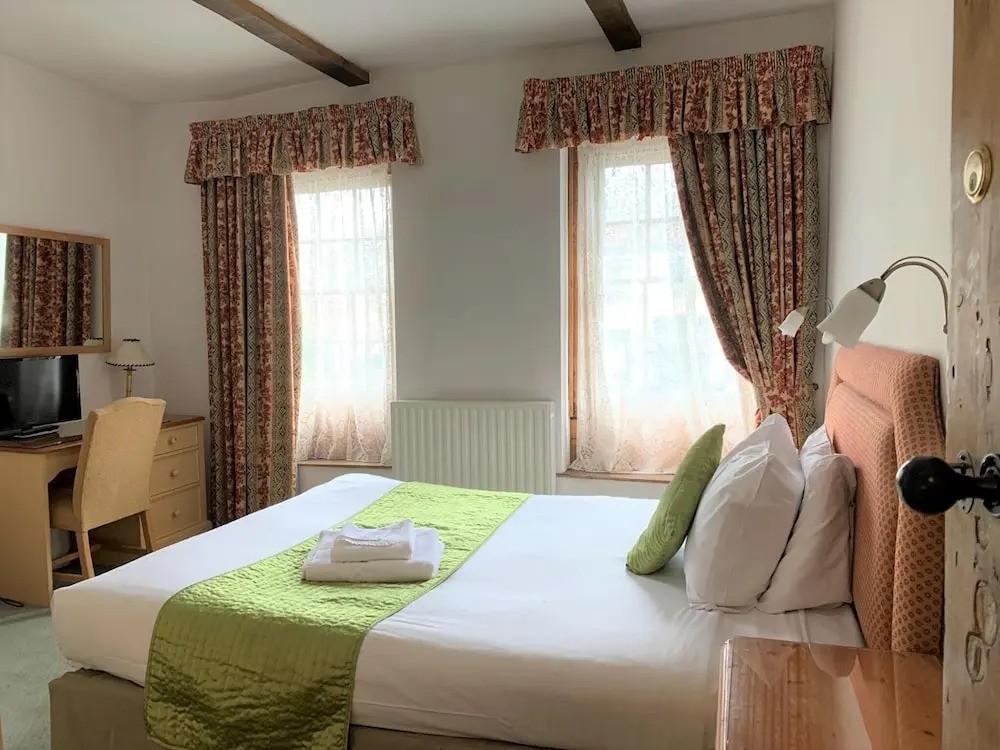 Warren Lodge Hotel