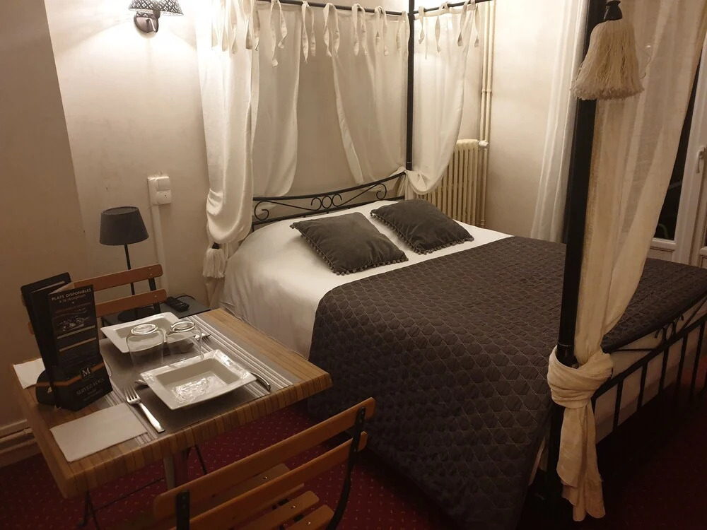 Logis Hôtel Saint Cyr