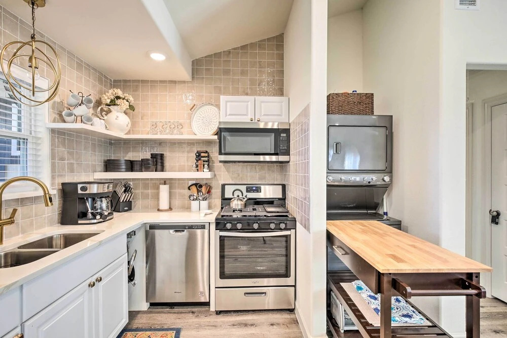 ~ 12 Mi to Dtwn: Dallas Area Suburban Home w/ Yard