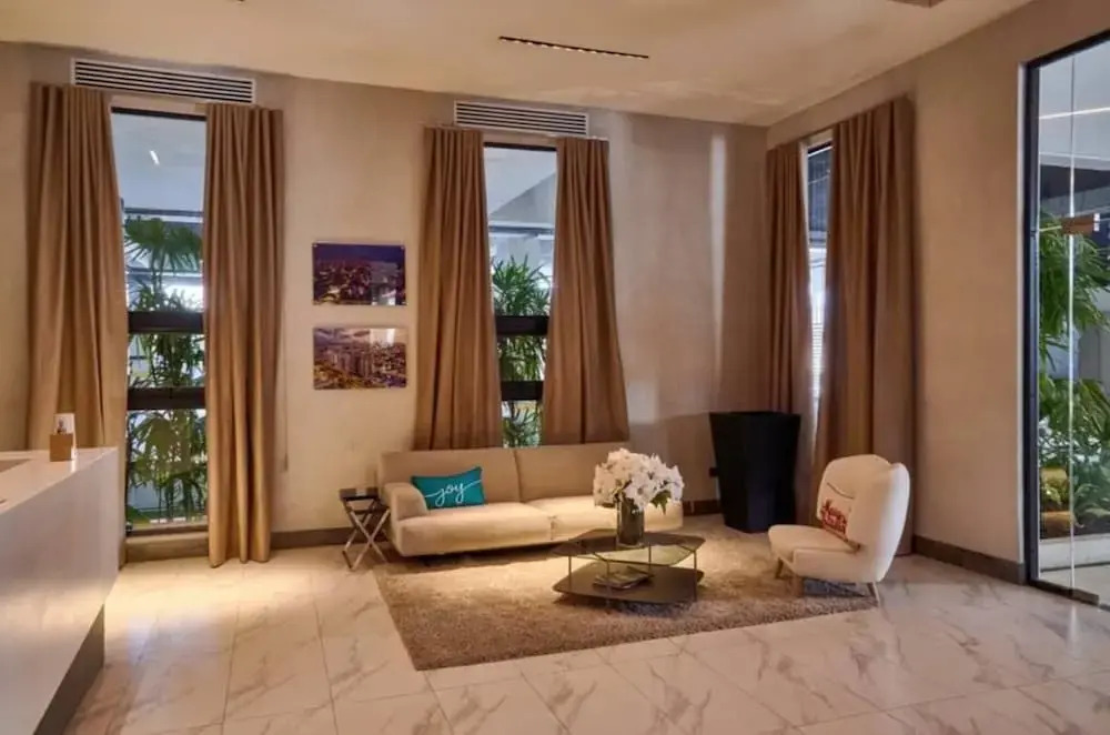 Luxury Condo 1 Br Pool Excellent Location