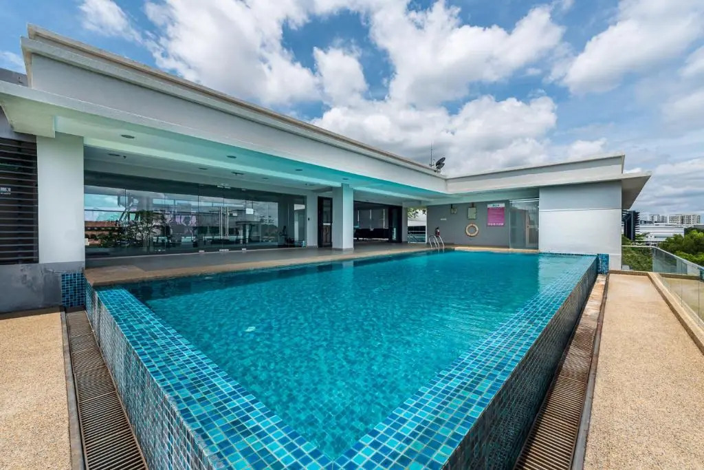 8500SF Roof Top Stay With Private Infinity Pool & Gym Located In Cyberjaya
