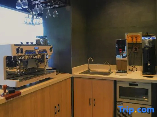 James Joyce Coffetel Hotel (Hami Yingbin Avenue)