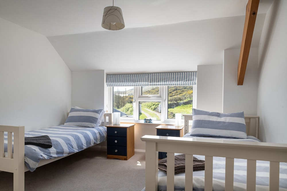 Coastal Retreat on Wales Path With Sea Views