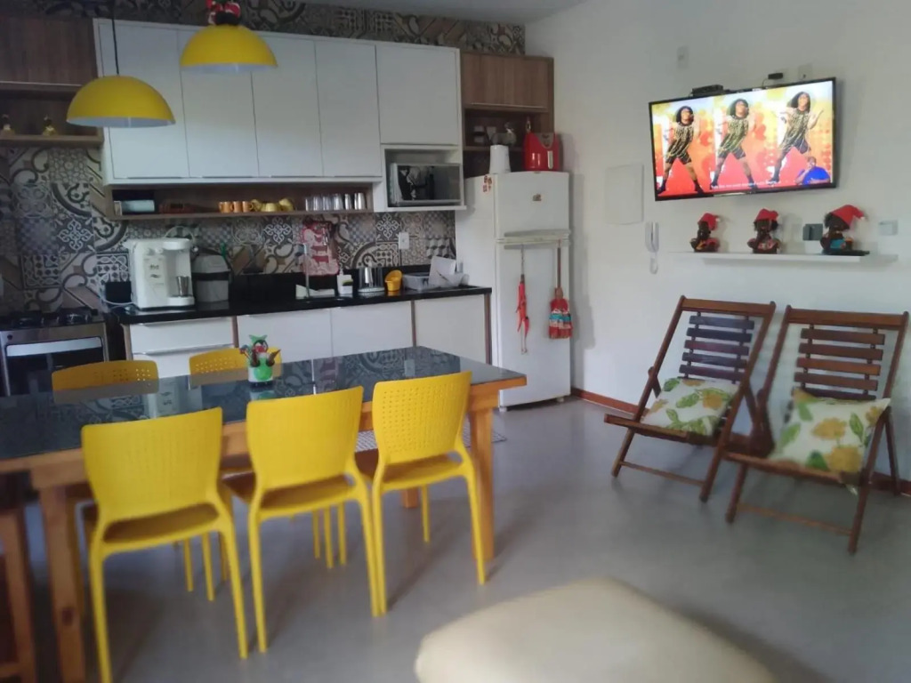 Na Vila da Praia do Forte- BA, 2 quartos, piscina, 2 garagens