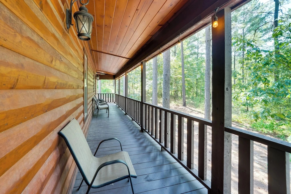 Broken Bow Escape w/ Hot Tub & Basketball Court!