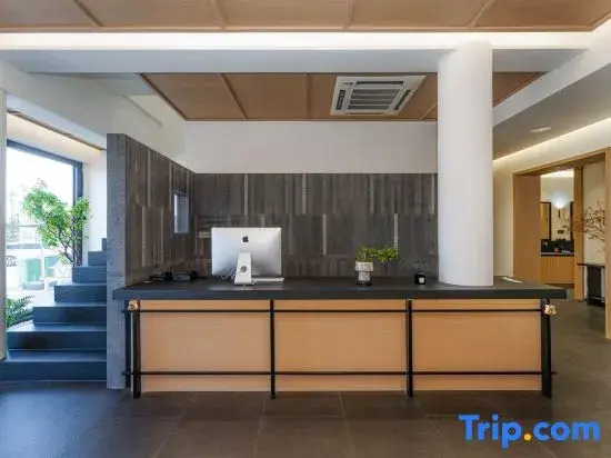 Hongri Mountain Residence Hotel