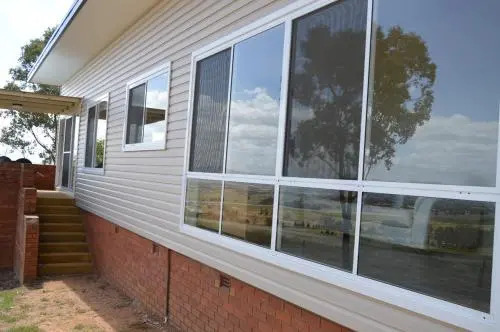 BATHURST GOLDFIELDS RESIDENCE on MOUNT PANORAMA